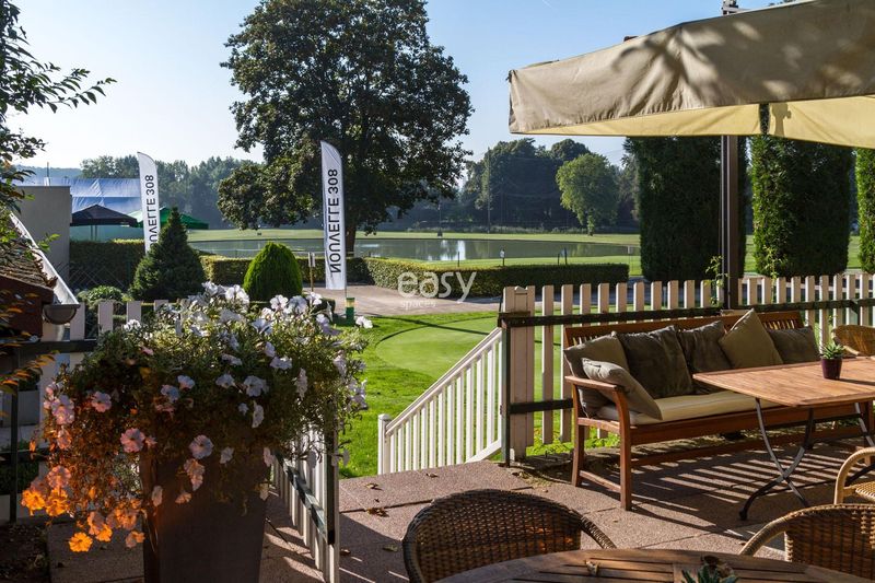 où trouver un endroit pour exposer des voitures à metz